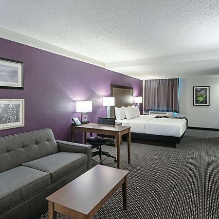 La Quinta By Wyndham Lubbock West Medical Center Hotel Exterior photo