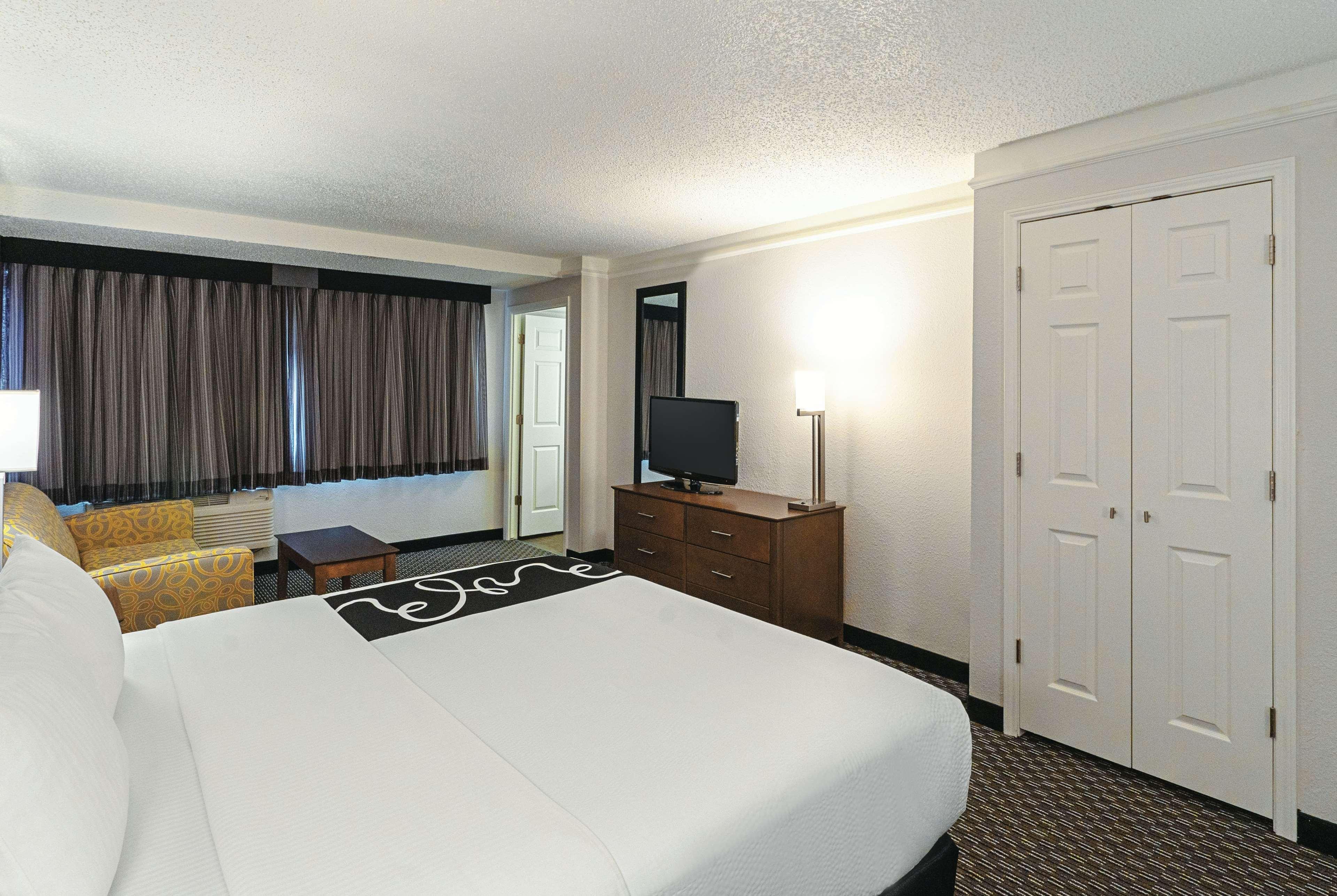 La Quinta By Wyndham Lubbock West Medical Center Hotel Exterior photo