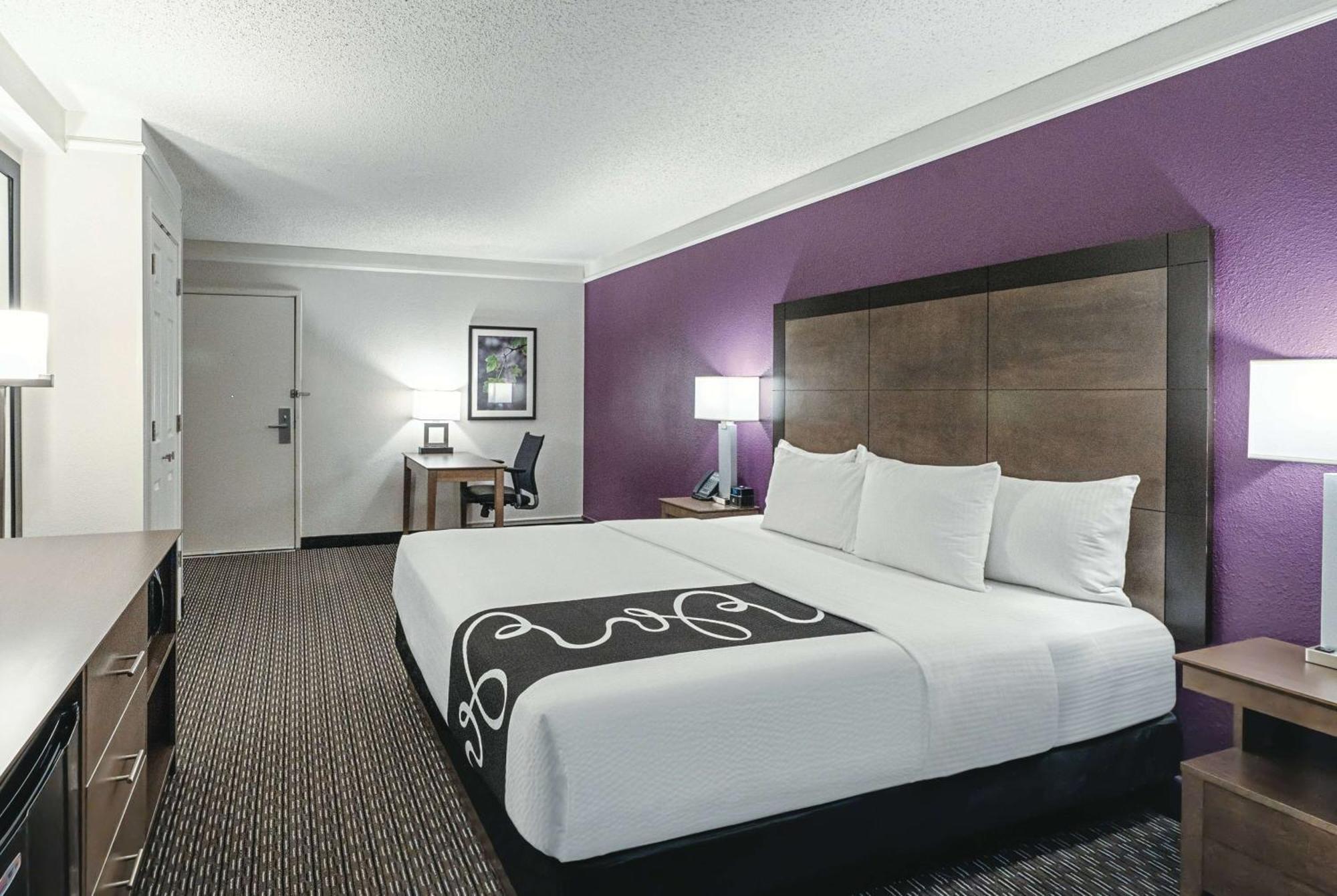La Quinta By Wyndham Lubbock West Medical Center Hotel Exterior photo